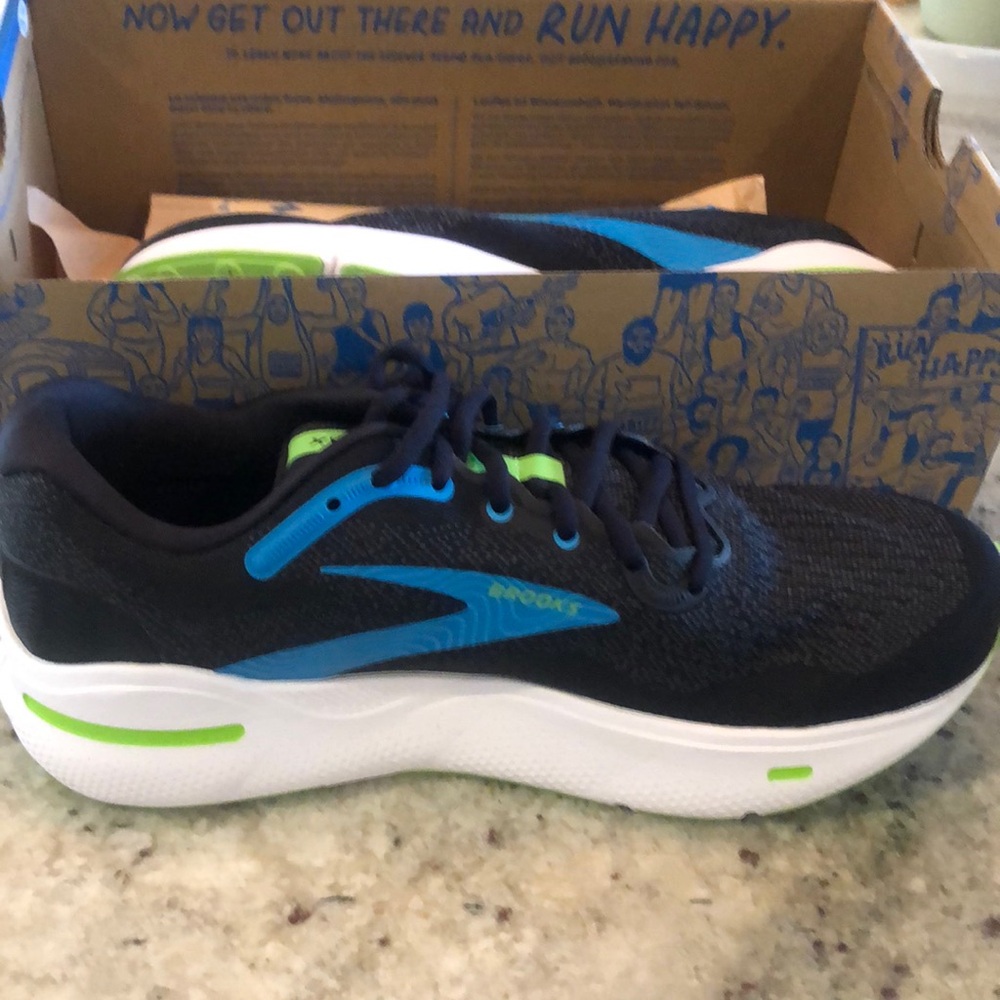 Brooks NWT men’s ghost max running shoes size 11 wide